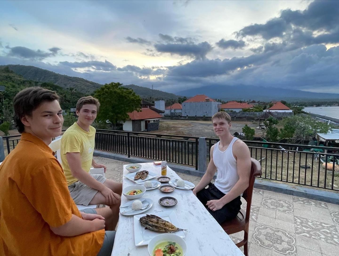The Bbq Guest House Amed Buitenkant foto