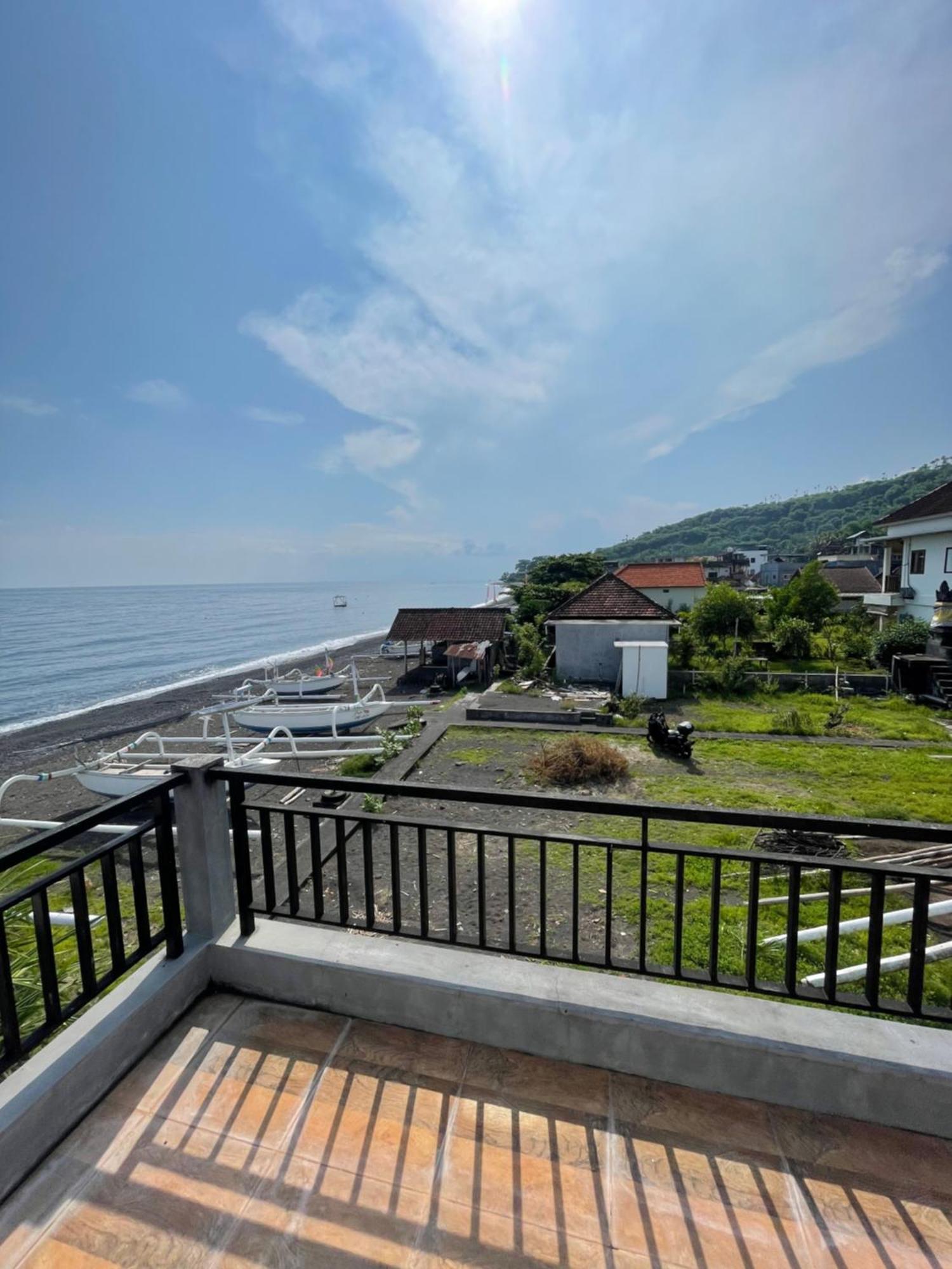 The Bbq Guest House Amed Buitenkant foto